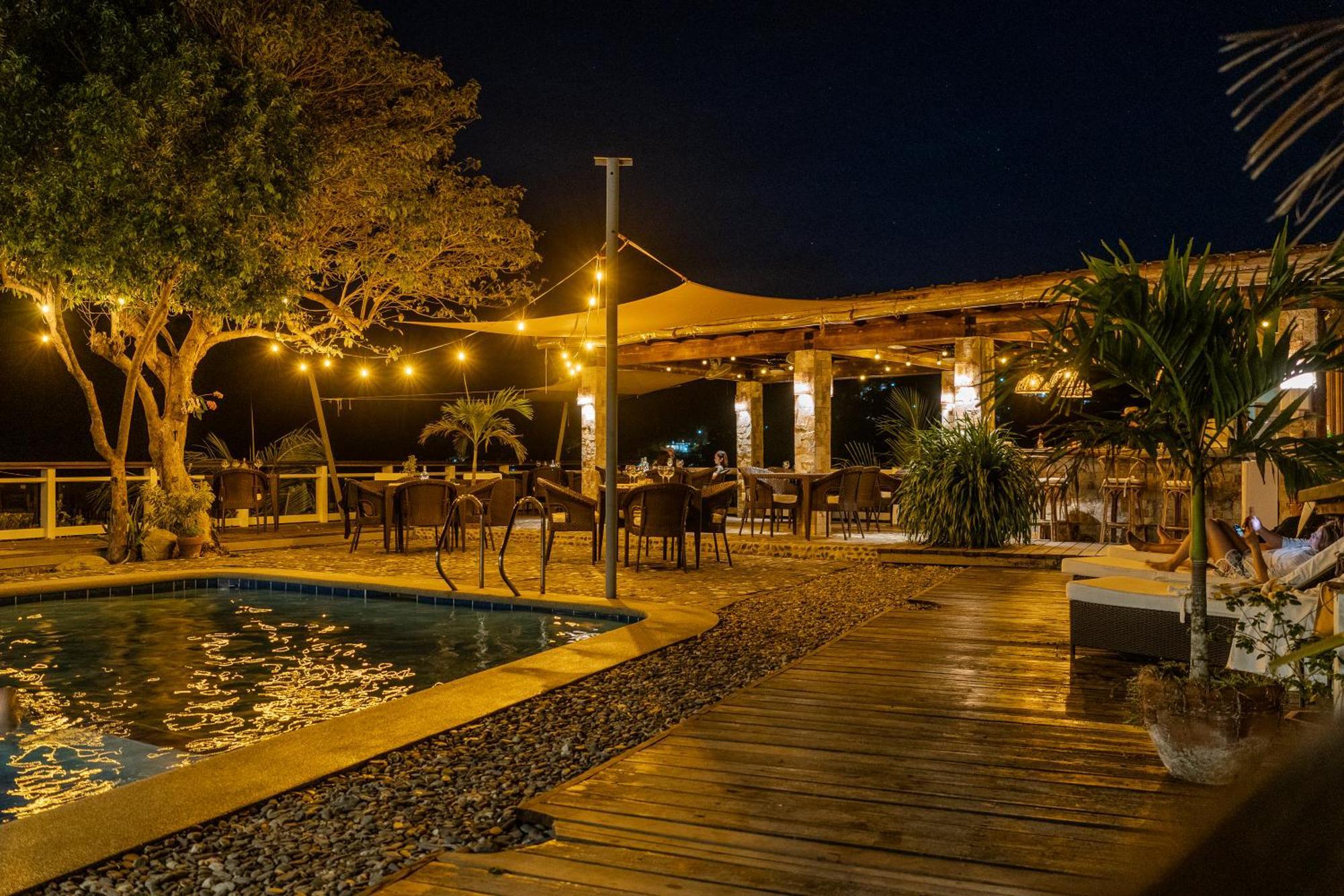 Edgewater Dive & Spa Resort Пуэрто-Галера Экстерьер фото