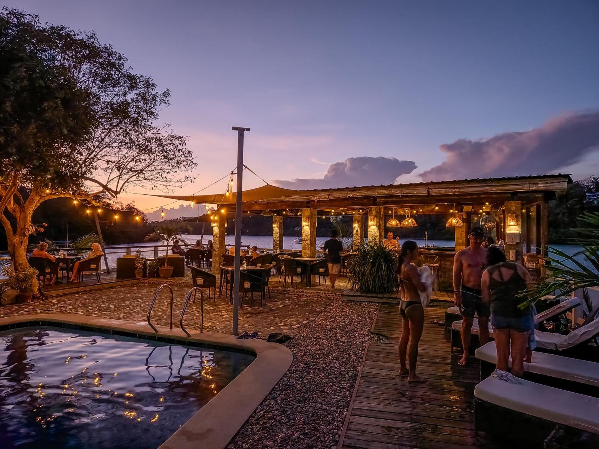 Edgewater Dive & Spa Resort Пуэрто-Галера Экстерьер фото