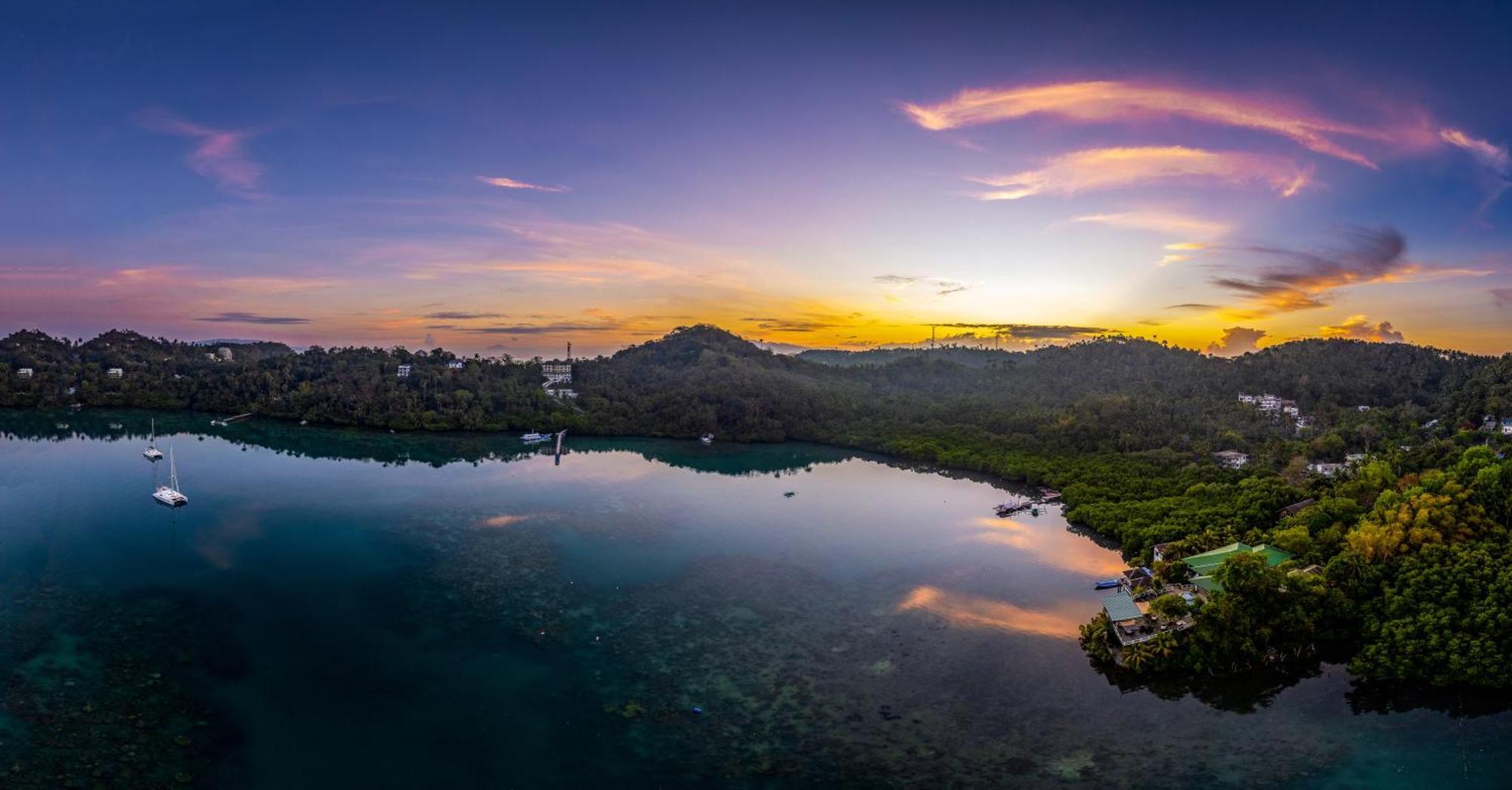Edgewater Dive & Spa Resort Пуэрто-Галера Экстерьер фото
